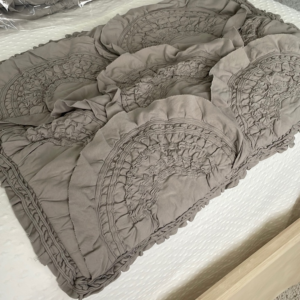 Anthropologie Twin Quilt and matching standard sham. Gray.